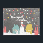 Önskemål Vintage Stil jul Snögubbe i Helg Vykort<br><div class="desc">Ett modernt vykort i vintage stil helgdag med ett lycklig snögubbe som står utanför snö under en rad färgstarka twinkling-helgdag ljus. Ett sött kort för att skicka dina vänner och kära en charmerande önskan för de varmaste helgdagarna till jul! De här vackra vykorten är bra samordnade med hela den motsvarande...</div>
