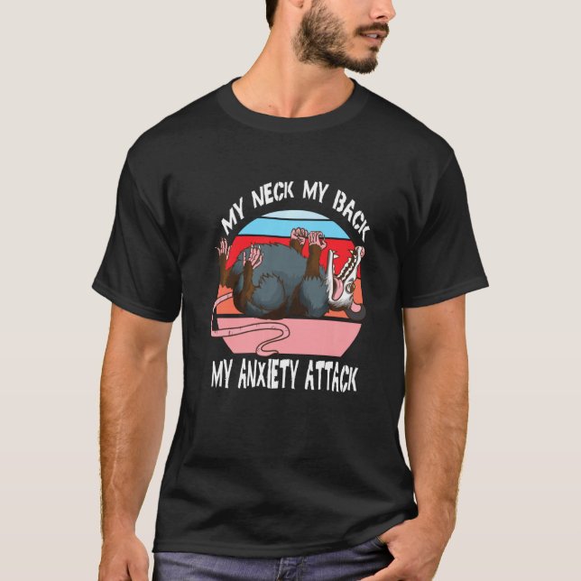Opossum mitt Nacke mitt bak mitt ångestanfall Retr T Shirt (Framsida)