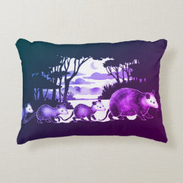 Opossummor i accent Pillow i Forest Clearing Prydnadskudde