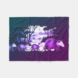 Opossummor i Forest Clearing Fleece Blanket