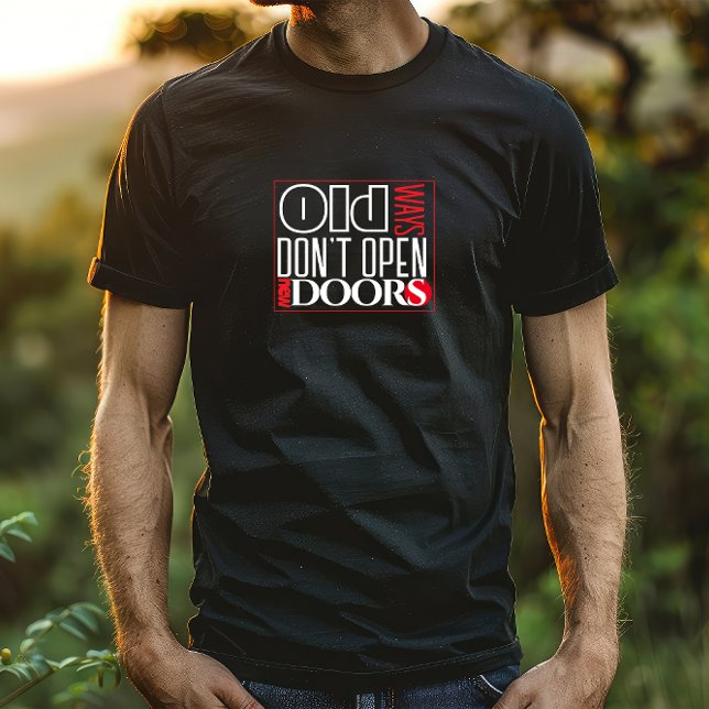 Öppna ett nytt dörrcitattecken svart, vitt brev t shirt (Skapare uppladdad)