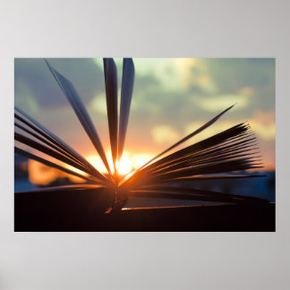 Öppna fotografi av Bok och solnedgång Poster