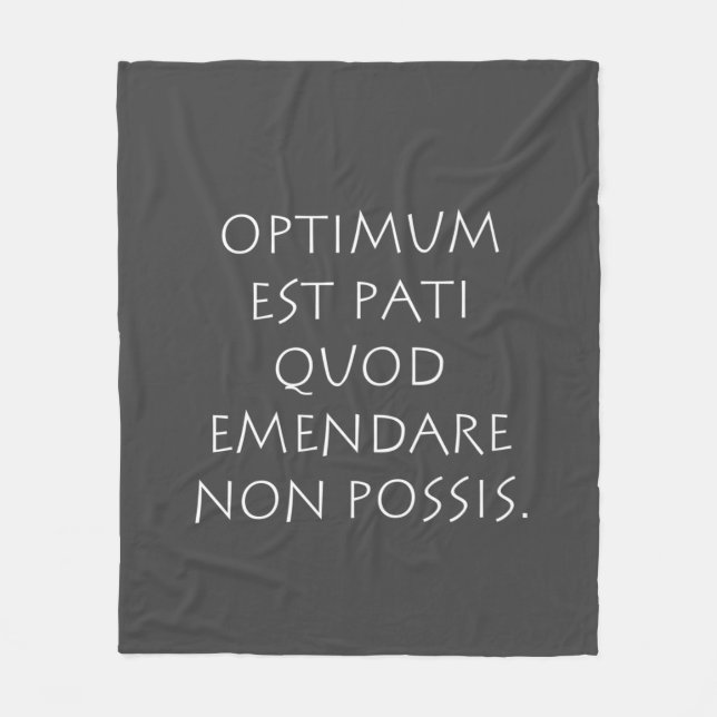 Optimum est pati quod emendare non posare fleecefilt (Framsidan)