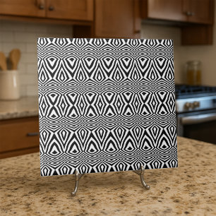 Optisk bild av svart och vit geometrisk mosaik kakelplatta