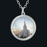 Oquirh Mountain LDS Utah Temple sunset Silverpläterat Halsband<br><div class="desc">vacker bild i bergstempeln LDS Oquirh i Utah. Perfekt till visning av ditt favorittempel!</div>