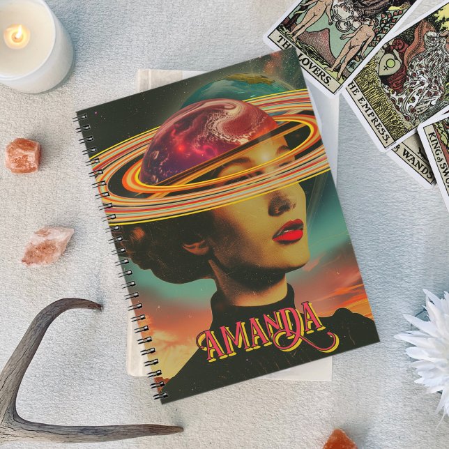 Oracle för sakligt retro Collage Occult Astrology  Anteckningsbok (Mystical Retro Collage Occult Astrology Oracle Notebook)