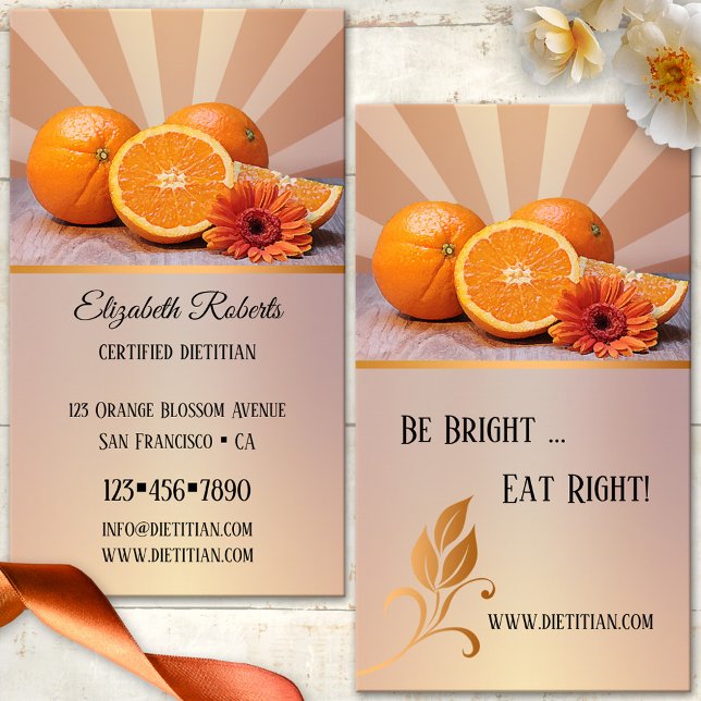 Orangar Dietititiskt Affärskort för näringsämnen Visitkort (Dietitian business card featuring an elegant design with oranges and a gerbera flower on rose gold)