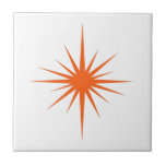 Orange Atomic Starburst Mid-sekel Modern Kakelplatta<br><div class="desc">Denna moderna keramiska tegelsten i mitten av århundradet har en modig atomisk starst i orangen,  som kommer att göra ett fantastiskt tillägg till ditt tilingprojekt.</div>