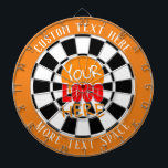 Orange av din Logotyp Anpassningsbar och Vita hand Darttavla<br><div class="desc">Anpassningsbar logotypen här ritbord med överföringsalternativ för logotyp i mitten. Ladda upp en fil utan vit bakgrund så att du kan se bakgrunden bäst. Lägg till text överst och grund i listan eller ta bort texten i mallområdet.</div>