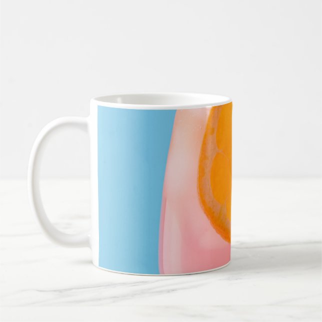 Orange av juice i klart glas kaffemugg (Vänster)