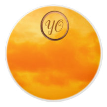 Orange av varm Gult Moln Foto Monogram
