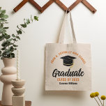 Orange Black Student Personlig 2023 Studenten Tygkasse<br><div class="desc">Den moderna orangen och den svarta anpassningsbarna,  äldre student till väskan,  har din högskola eller college namn för 2023-klassen. Anpassa med ditt graderingsår under handskrivet skript för chic och svart graderingshölje för en studentfest för underbar personlig.</div>