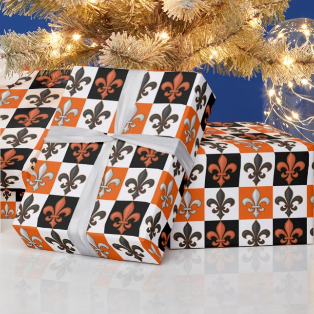 Orange Black White Checkered Fleur-de-lis Design Presentpapper (Skapare uppladdad)