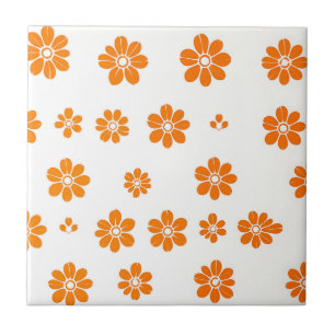 Orange Blommigt Stencil Mönster på vit bakgrund Kakelplatta