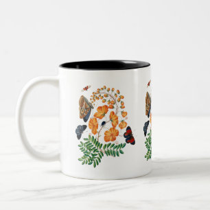 Orange blommor och fjärilar Två-Tonad mugg