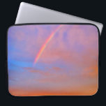 Orange Blue Rainbow Sunset Photo Beresh Modern Laptop Fodral<br><div class="desc">Skriv in brev i monogrammet efter eget val och få inspiration när du användor den här fotoneopren laptop sleeve i en regnbåge som är kapslad i en blå, rosa och orange lätt upplyst solljus. Laptop sleeve finns i tre storlekar: 15, 13 och 10 tum. Gör en underbar upplyftande gåva till...</div>
