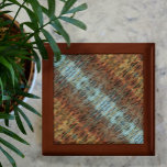 Orange Brown och Aqua Abstrakt keepsaké Minnesask<br><div class="desc">Den här träkivsaksboxen kommer att innehålla skatter och keepsakes, skrivbordsartiklar eller smycken i sina vackra och orange med en våg av akvblått. Det är en slående abstrakt utformning som kommer att lägga till inslagen av feng shui i alla rum. Trä, brand, jord, Metall och Vatten. Denna bild skapas av den...</div>