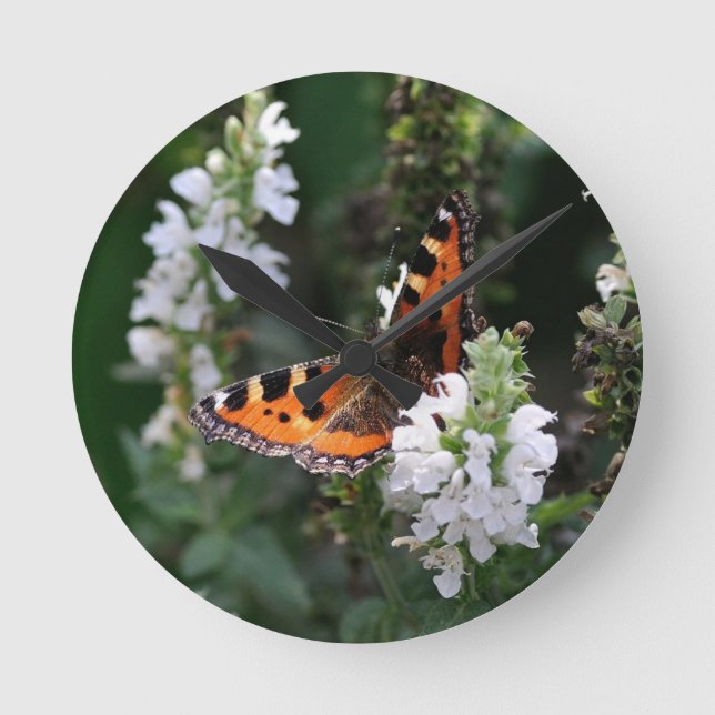 Orange Butterfly and White Blommars Rund Klocka (Framsida)