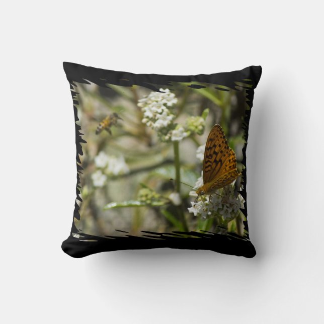 Orange Butterfly och Bee Black Kant Kudde (Framsida)