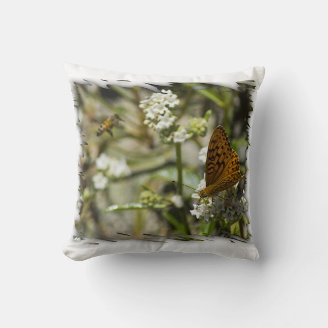 Orange Butterfly och Bee White Kant Kudde (Framsida)