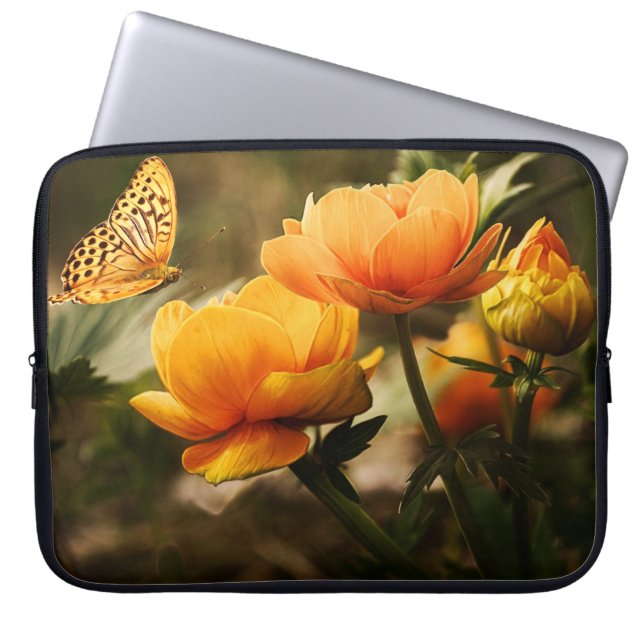 Orange Butterfly och Flowers Laptop Fodral (Framsidan)