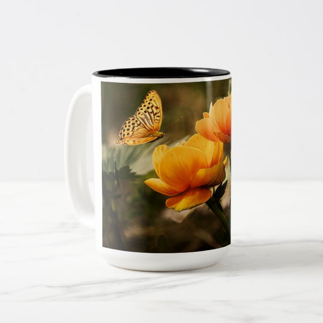 Orange Butterfly och Flowers Två-Tonad Mugg (Framsida vänster)