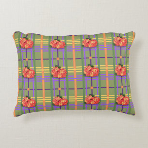 Orange Flowers on Moss Grönt Play Pillow Prydnadskudde