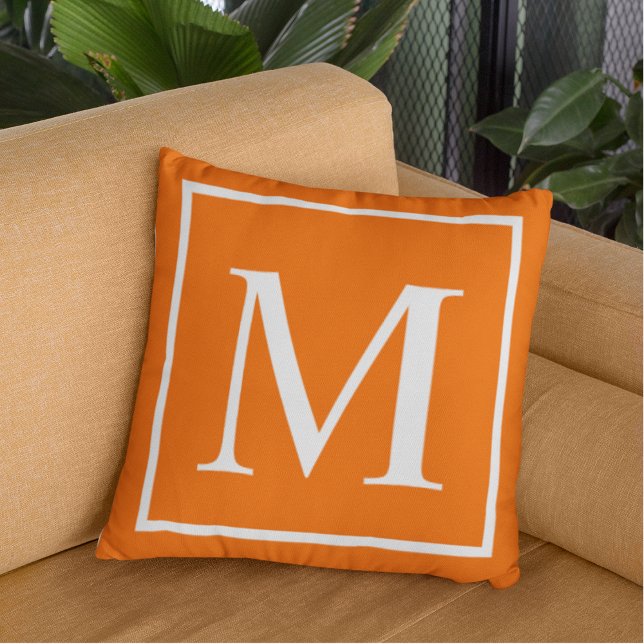 Orange för elegant Klassi Anpassa monogram Kudde (Skapare uppladdad)