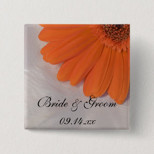 Orange Gerber Daisy och White Satin Bröllop Knapp