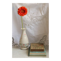 Orange gerbera och bokar