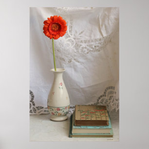 Orange gerbera och gammal bokar poster
