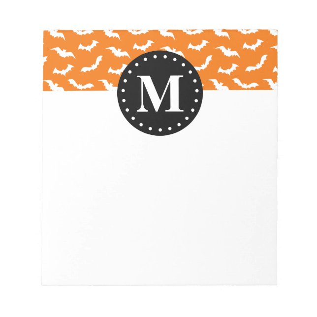 Orange Halloween Fladdermus Mönster Black Monogram Anteckningsblock (Framsida)