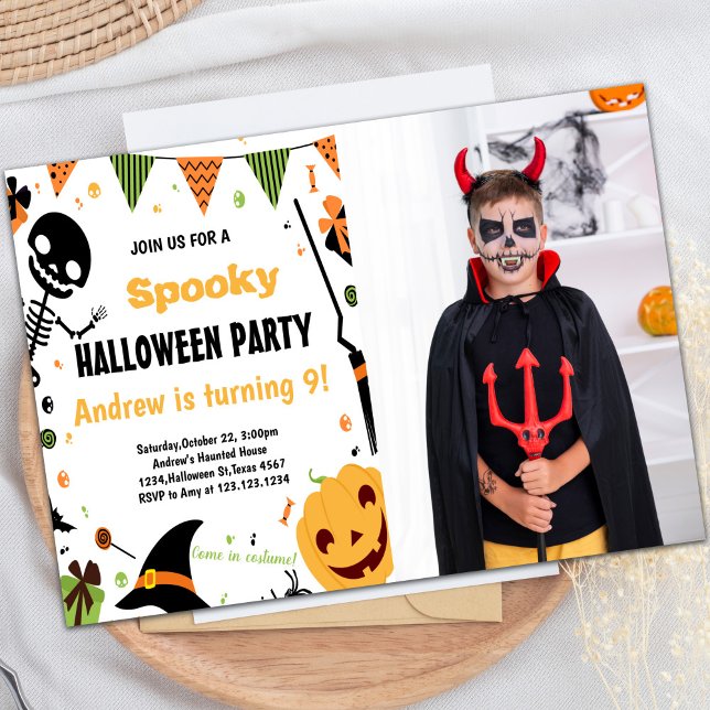 Orange Halloween-födelsedagsinbjudningar med foto Inbjudningar (Orange Halloween Birthday Invitations with photo)