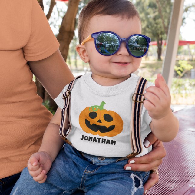 Orange Halloween Pumpkin with Name T Shirt (Skapare uppladdad)