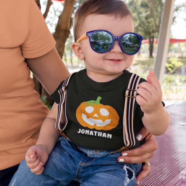 Orange Halloween Pumpkin with Name T Shirt (Skapare uppladdad)