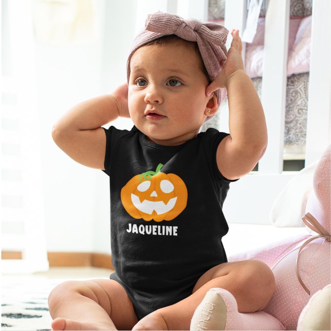 Orange Halloween Pumpkin with Name T Shirt (Skapare uppladdad)