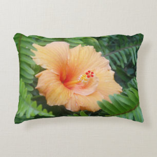 Orange Hibiscus Flower med Ferns Prydnadskudde