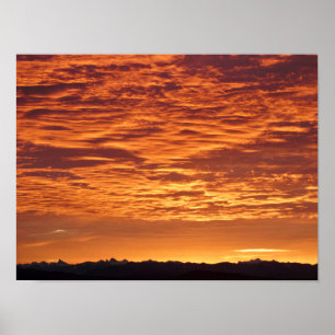 Orange Himlar över bergsområde Poster