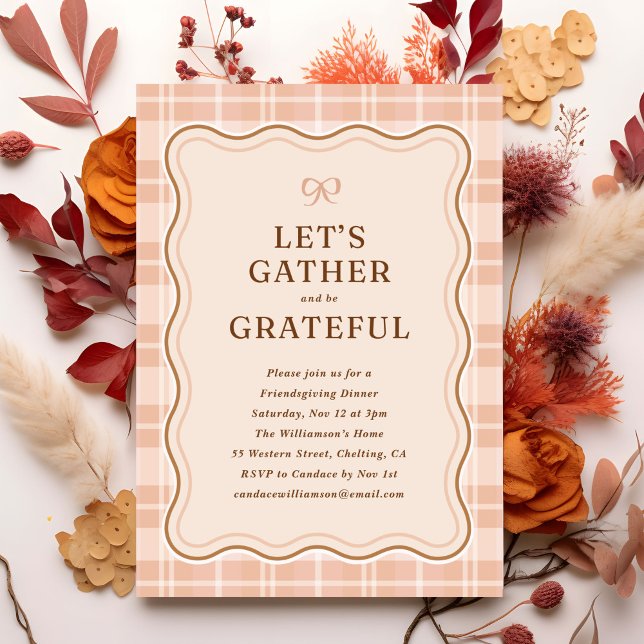 Orange Höststift Mönster Friendsgiving-middag Inbjudningar (Autumn plaid pattern Friendsgiving dinner invitation in light orange)