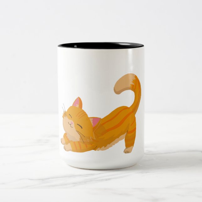 Orange katt sträcker sig Två-Tonad mugg (Center)