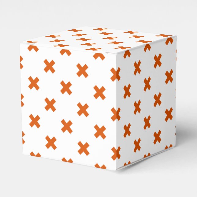 Orange kor sytlar på vitt presentaskar (Framsidan Sidan)