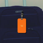 orange - lägg till monogram bagagebricka<br><div class="desc">Bagagetagg med ny orange med solid bakgrund i färg och lätt gult .Enkelt och trendig utformat av Alma Wad .Personalisera det med ditt monogram nu .. _______________ Orange är associerat med Leo-tecknet i den Westerna astrologin . Du kan tänka på det när du väljer färg.</div>