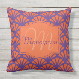 Orange & liladesign med monogramen utomhuskudde