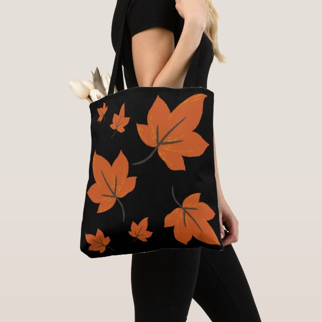 Orange löv på hösten mönster tygkasse (Närbild)