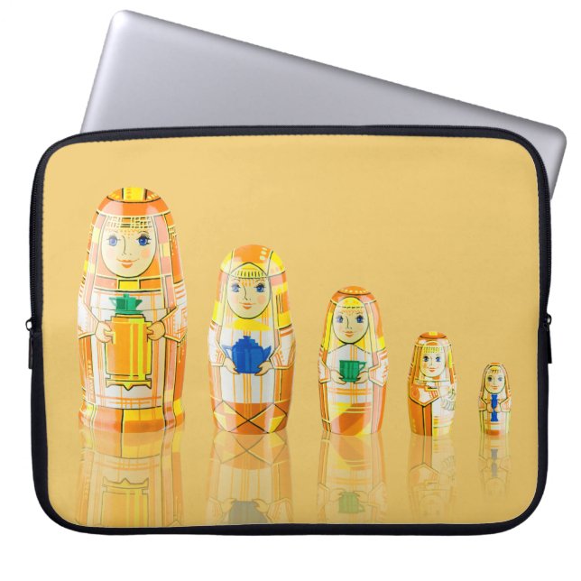Orange Matryoshka rysk dockalaptop sleeve (Framsidan)
