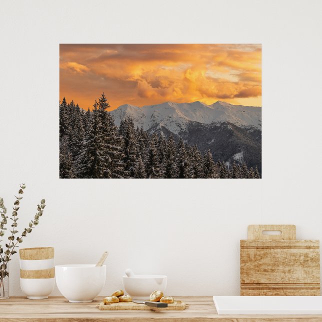 Orange moln ovanför berg och gran skog poster (Kök)