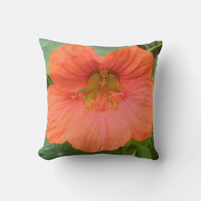 Orange Nasturtium Flower Pillow Kudde (Framsida)
