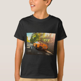 Orange Nissan GTsom river sönder till och med Tee