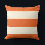 Orange och Ecru Rand Pillow Kudde<br><div class="desc">Wide rand i åldras och -orange är en modern och diskret accent för din hemdekanter. Para med djärvare mönster för en elegant mix och ett trendbrott i stil.</div>