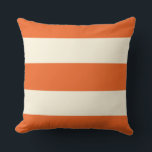 Orange och Ecru Rand Pillow Kudde<br><div class="desc">Wide rand i åldras och -orange är en modern och diskret accent för din hemdekanter. Para med djärvare mönster för en elegant mix och ett trendbrott i stil.</div>